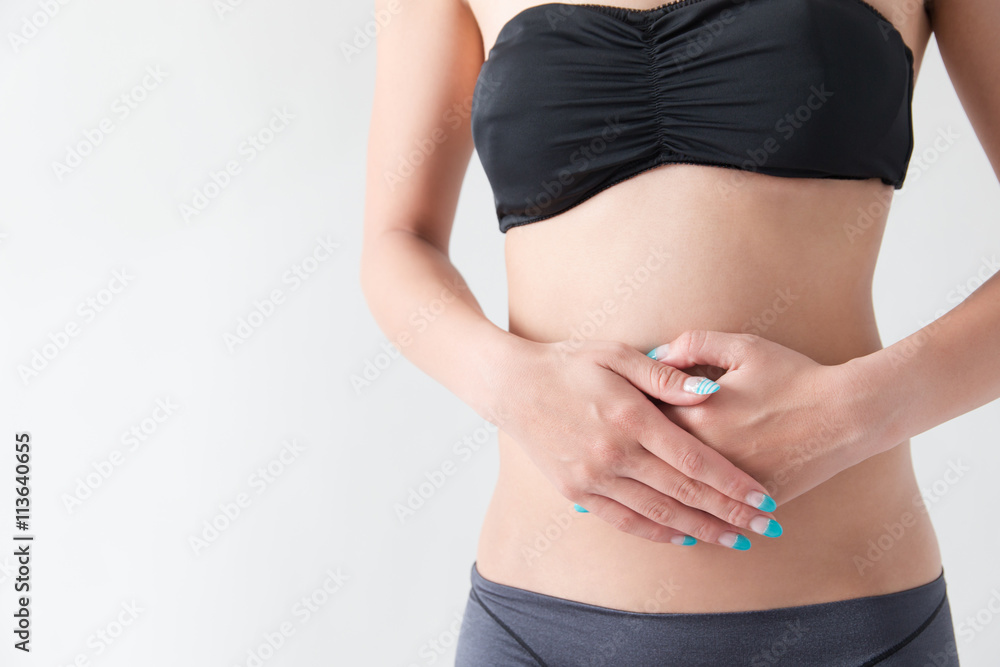 お腹を触る女性・白バック お腹を触る女性・白バック