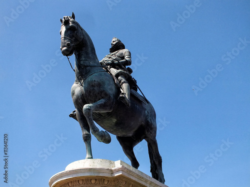 Estatua de Felipe III photo