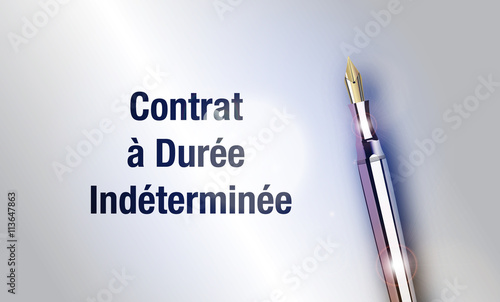 Stylo et signature de contrat : Contrat à Durée Indéterminée