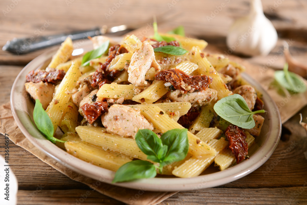 Penne pasta with chicken, dried tomatoes and ruckola Penne pasta with chicken, dried tomatoes and ruckola