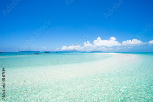 Tropical paradise with coral cay and clear water, Okinawa, Japan © tororo reaction