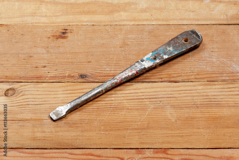Use a screwdriver lying on wooden boards. No body. Use a screwdriver lying on wooden boards. No body.
