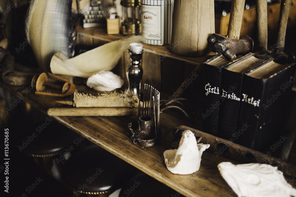 Objets dans un bar de pêcheur en Islande