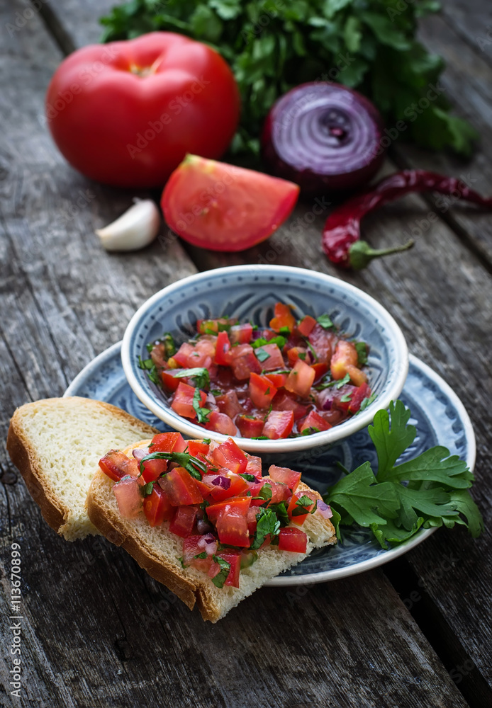 Mexican tomato salsa sauce and toasts Mexican tomato salsa sauce and toasts