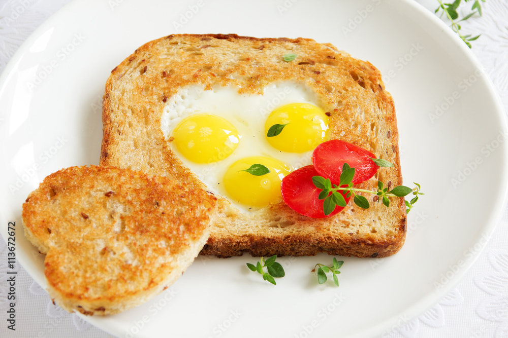 Toast with quail eggs. Snack on Valentine's Day.
