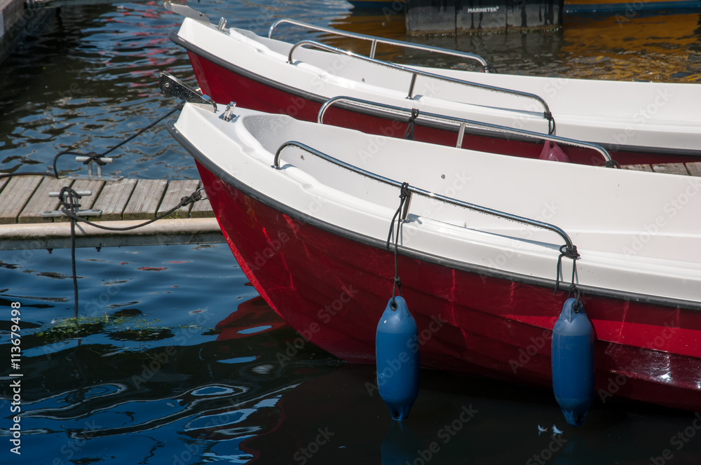 Obraz premium Boats moored at the marina