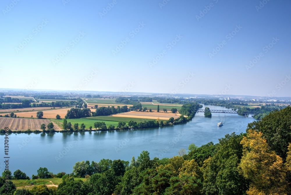 Am Ufer der Donau