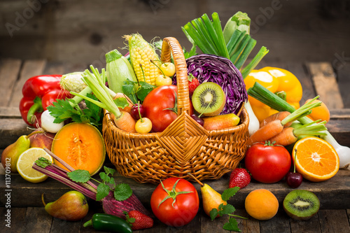 Fototapeta Naklejka Na Ścianę i Meble -  Fresh fruits and vegetables in the basket