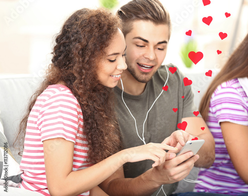 Teenager couple listening t...