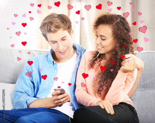 Teenager couple listening t...
