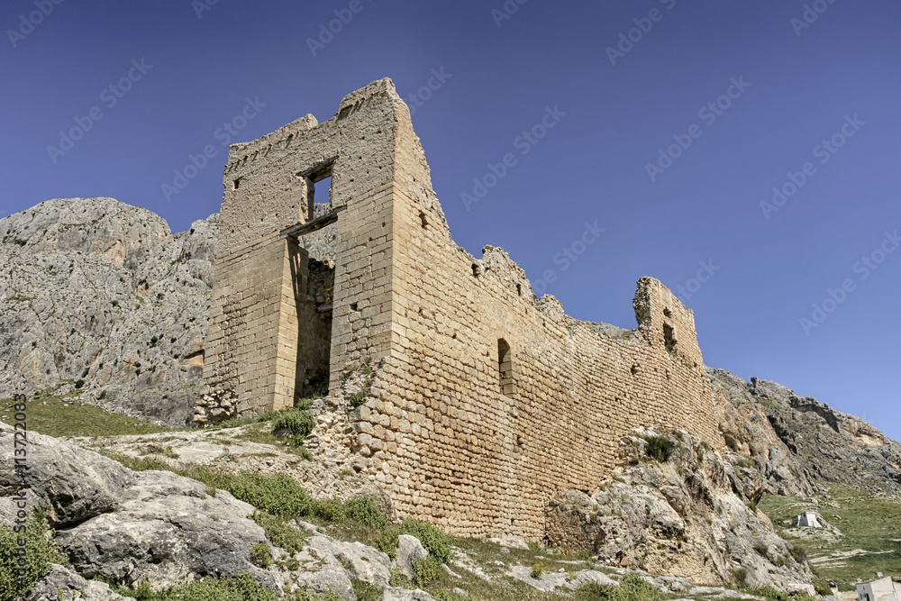 Ruinas del antiguo castillo del municipio de Bedmar, Jaén