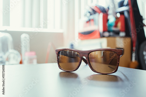 Sunglasses with vintage tone