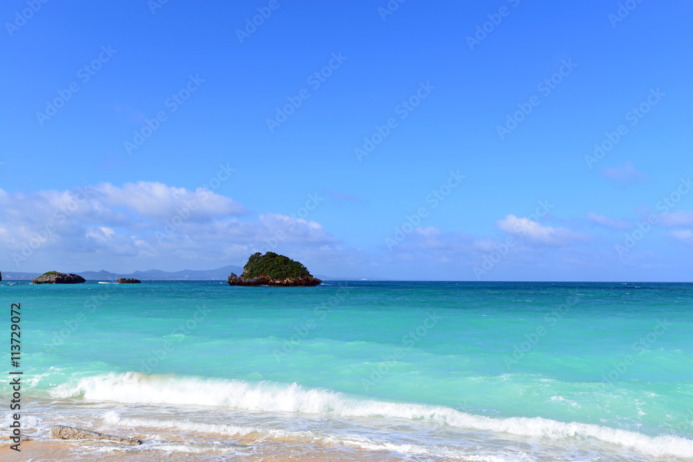 沖縄の美しい海とさわやかな空 沖縄の美しい海とさわやかな空
