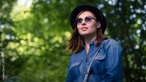Pretty woman in sunglasses outdoor portrait