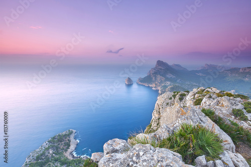 Abendstimmung an der Küste Mallorcas, Felsenküste zum Sonnenuntergang © Jenny Sturm