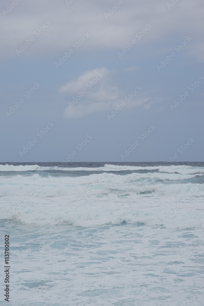 Hintergrund: Strudel und Wellen an der Cala Mesquida / Mallorca - Hochformat
