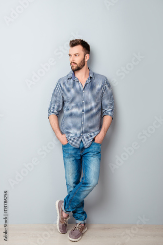 Εκτύπωση καμβά Full length portrait of happy handsome man holding hands in pock