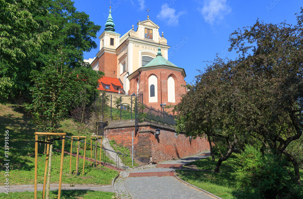 Obraz premium Warszawa, widok kościoła św. Anny od strony Mariensztatu