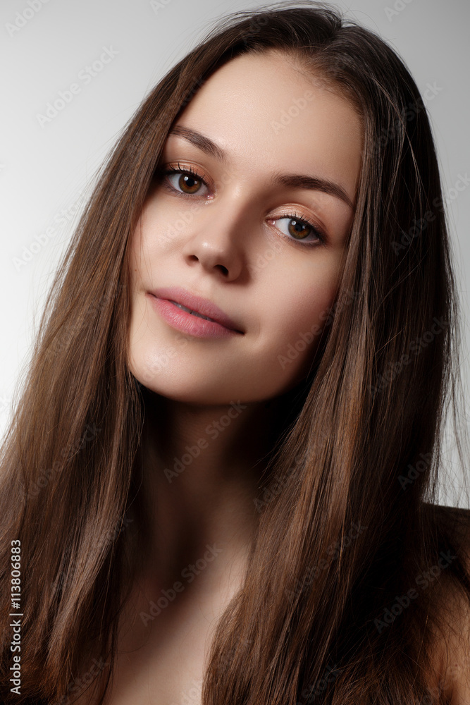 Obraz premium Volume Hair. Beauty Woman with Very Long Healthy and Shiny Smooth