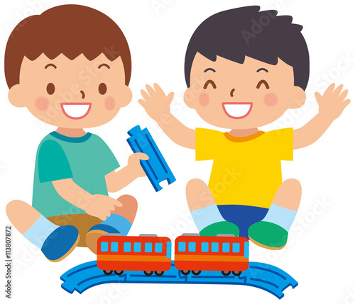 電車のおもちゃで遊ぶ子供