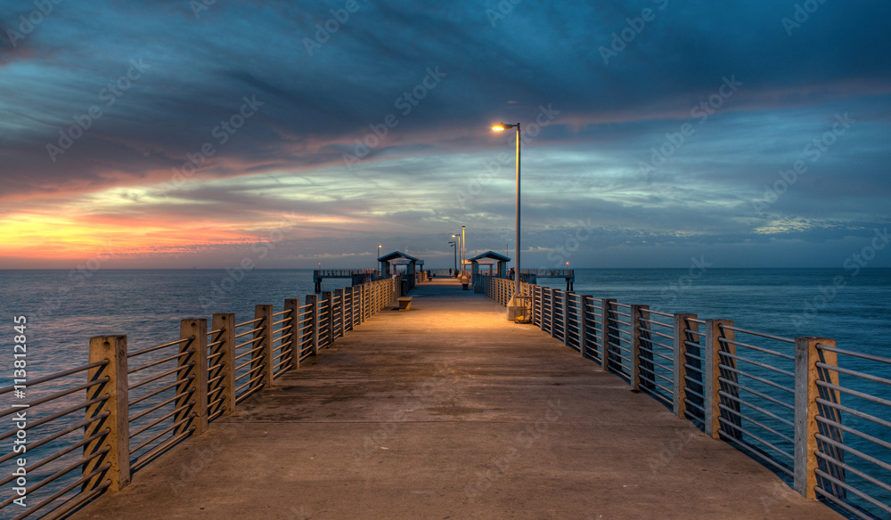 Fototapeta premium Sunset at the Fort De Soto Gulf Pier in Tierra Verde, Florida