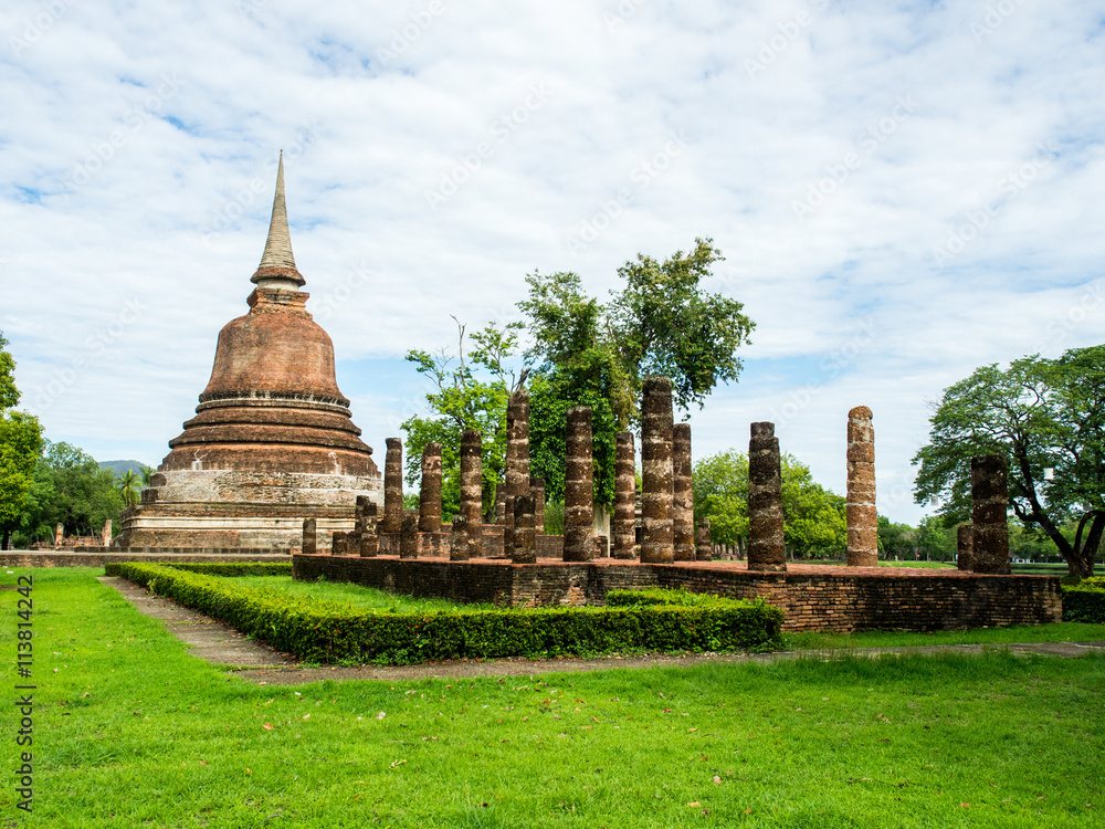  An ancient sandstone pagoda in Chana Songkhram Temple, Sukhothai Historical Park, Sukhothai, Thailand