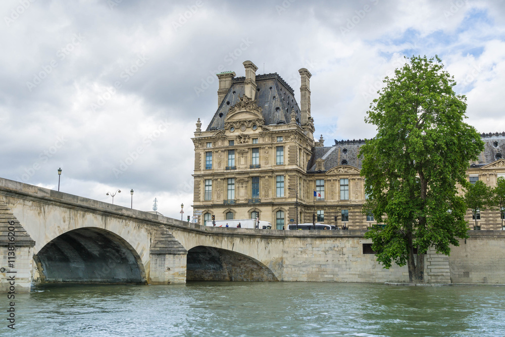 Brücke über die Seine in Paris