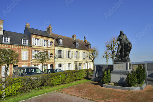 Place de Verdun, Beaumont en Auge ( 14950),  département du Calvados en région Normandie, France © didier salou