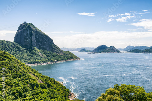 Tableau sur toile Scenic green view of Sugarloaf Mountain standing above Guanabara Bay in Rio de J