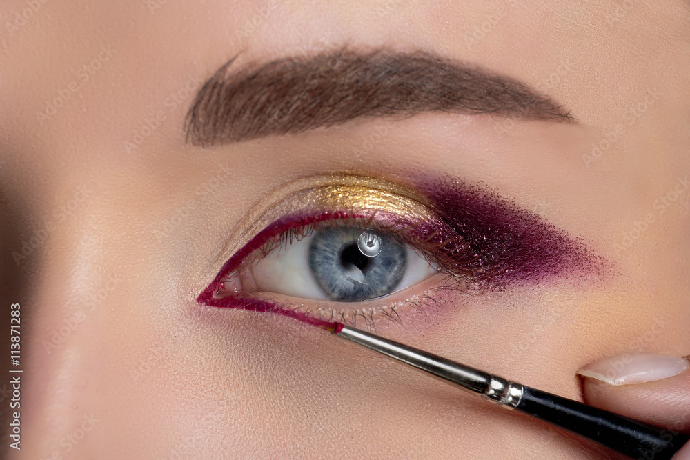 Naklejka premium Woman eye with beautiful makeup