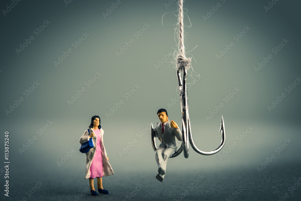 釣り針と男性に近寄る女性 Stock Photo | Adobe Stock