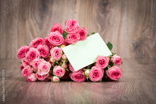 Fototapeta Naklejka Na Ścianę i Meble -  Roses on wooden background