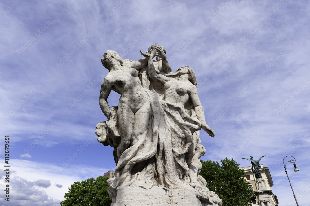Statua su ponte Vittorio Emanuele II sul Tevere, Roma Statua su ponte Vittorio Emanuele II sul Tevere, Roma