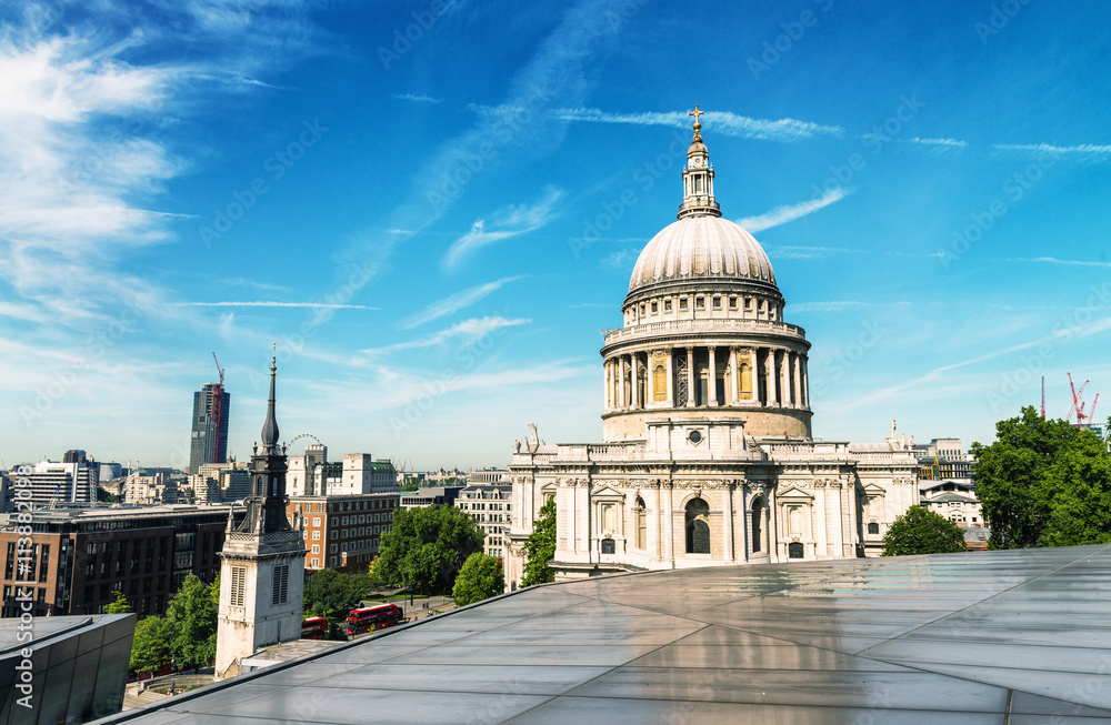 Obraz premium Beautiful view of St Paul Cathedral in London