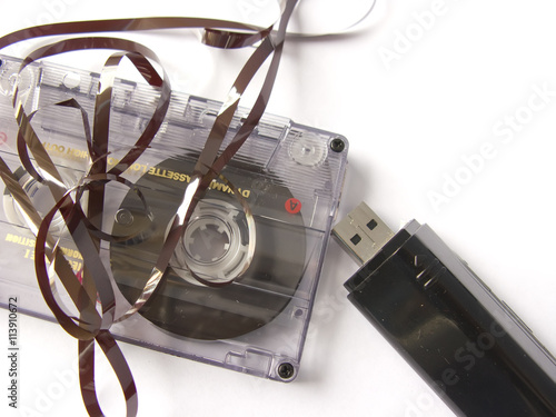 Obraz na płótnie Cassette tape and mp3