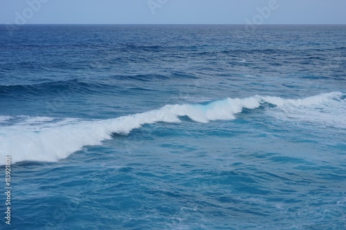 Hintergrund  Strudel und Wellen im t  rkisen Meerwasser 