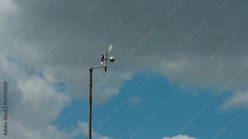 misuratore della velocità del vento presso una stazione meteorologica misuratore della velocità del vento presso una stazione meteorologica