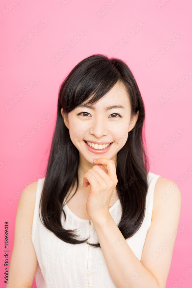 考える女性 考える女性