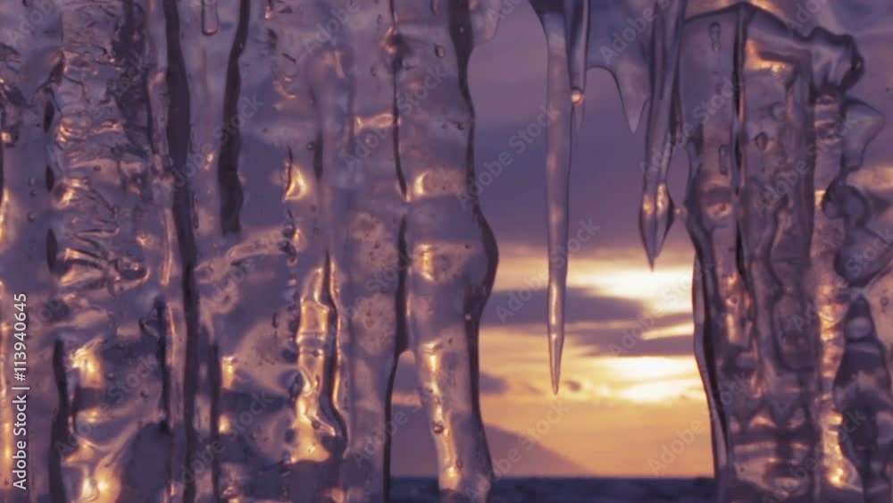 Setting sun is reflected in icicles. Move the focus. Setting sun is reflected in icicles. Move the focus.