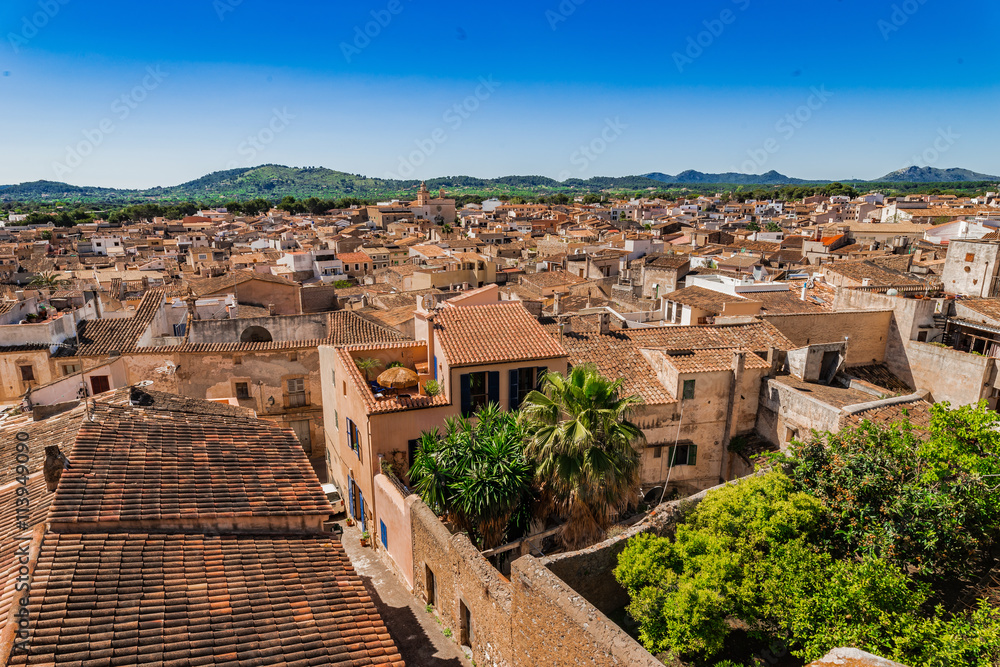 Spanien Mallorca Ausblick auf die Dächer von Arta