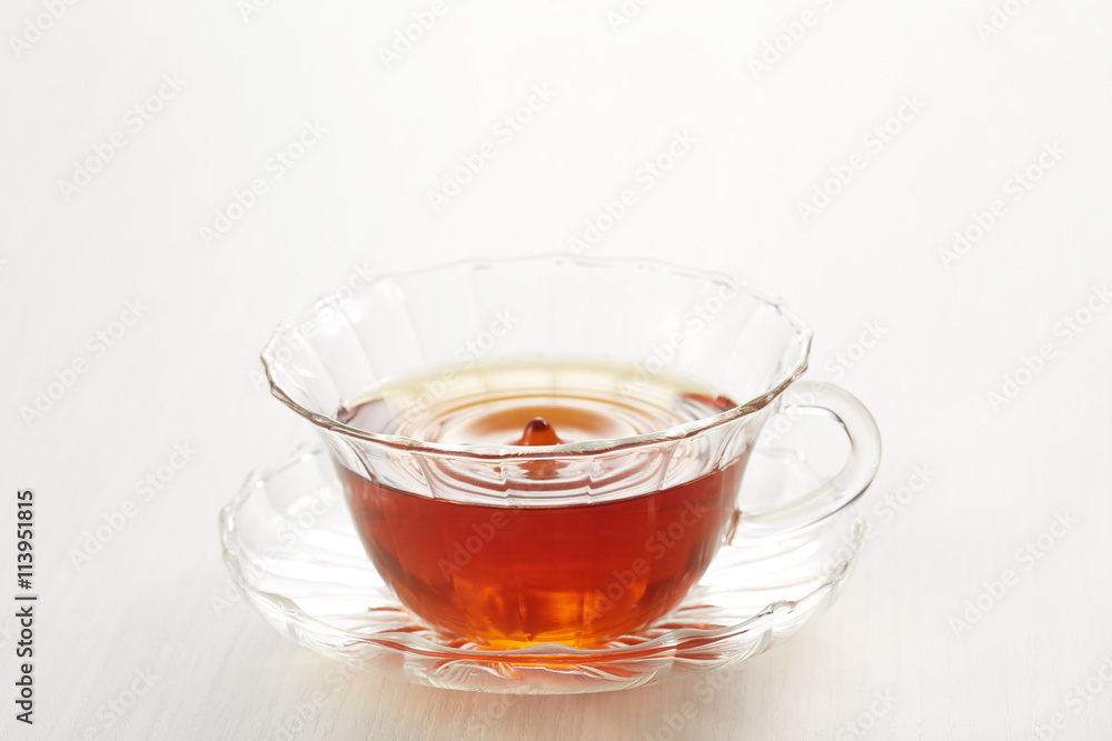 紅茶にうかびあがった波紋 紅茶にうかびあがった波紋