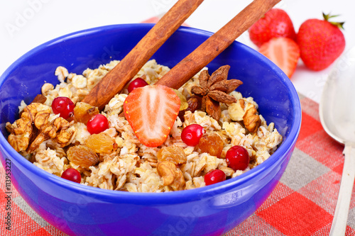 Oatmeal with Raisins, Walnuts and Strawberries