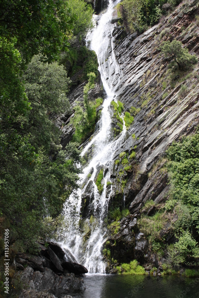 Cascadas y chorros de agua en Las Hurdes, Cáceres Cascadas y chorros de agua en Las Hurdes, Cáceres