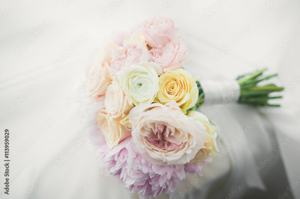 Obraz premium Wonderful luxury wedding bouquet of different flowers