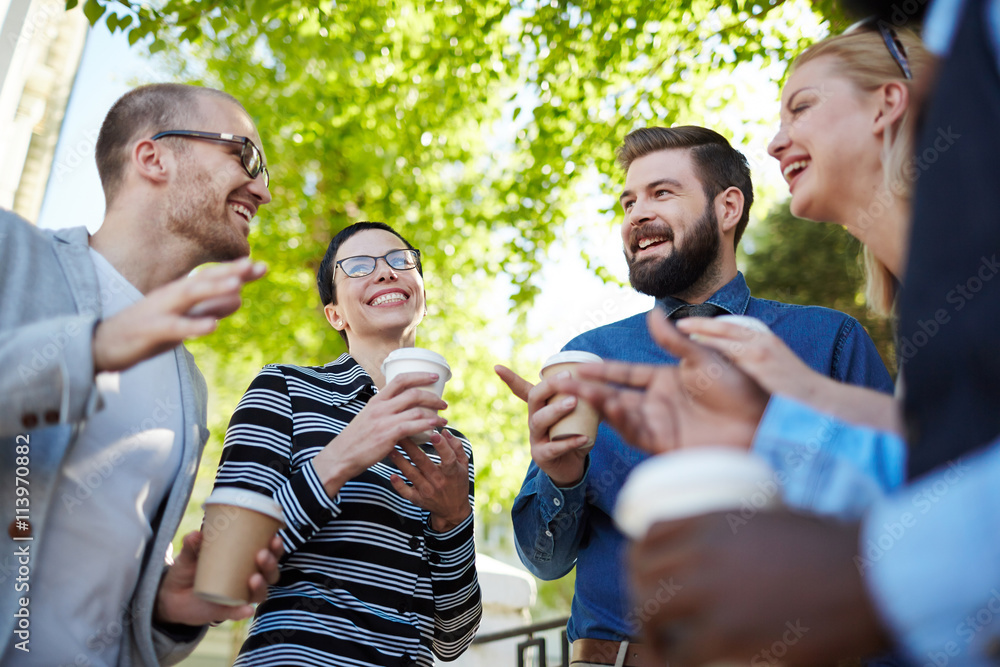 © pressmaster - Sharing and discussing ideas at outdoor meeting
