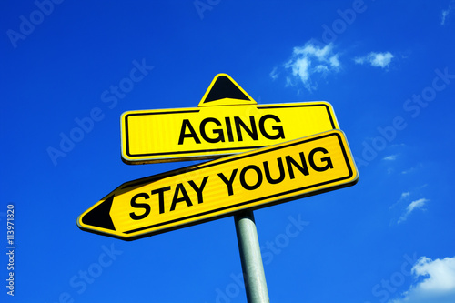 Canvas-taulu Aging or Stay Young - Traffic sign with two options - decision to stay attractiv