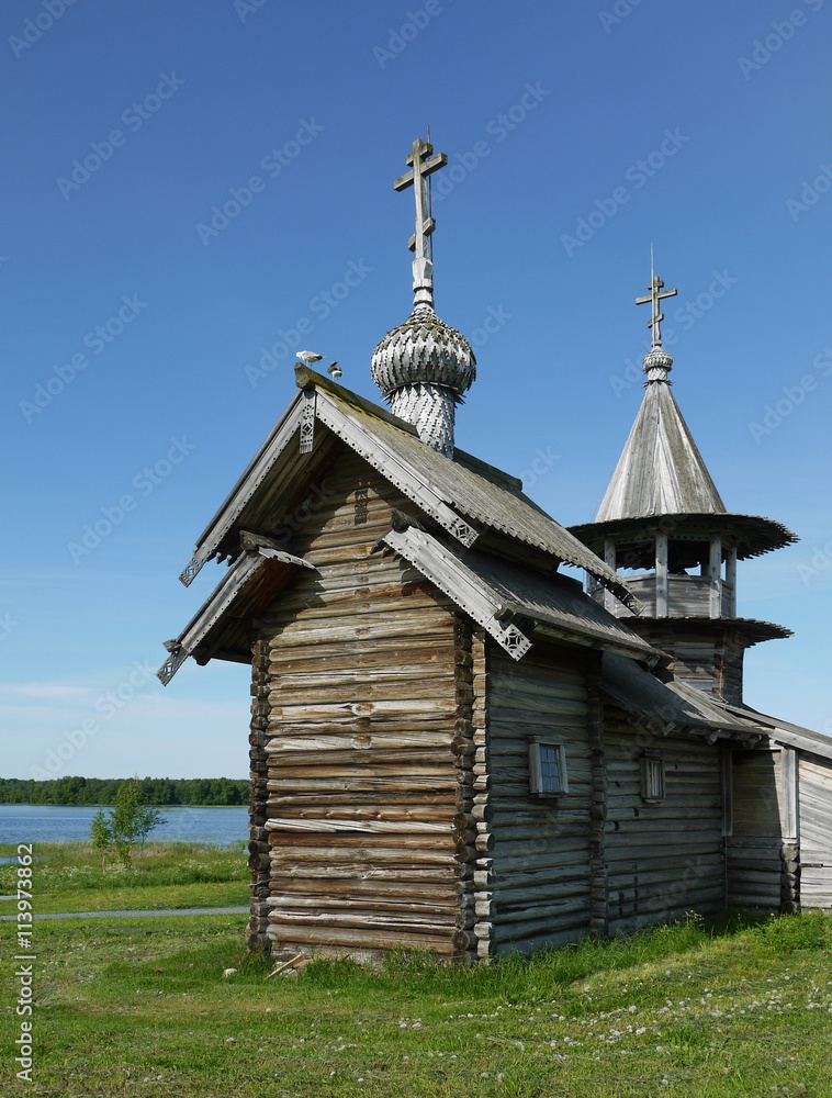 russisch-orthodoxe Kapelle aus Holz in Karelien.