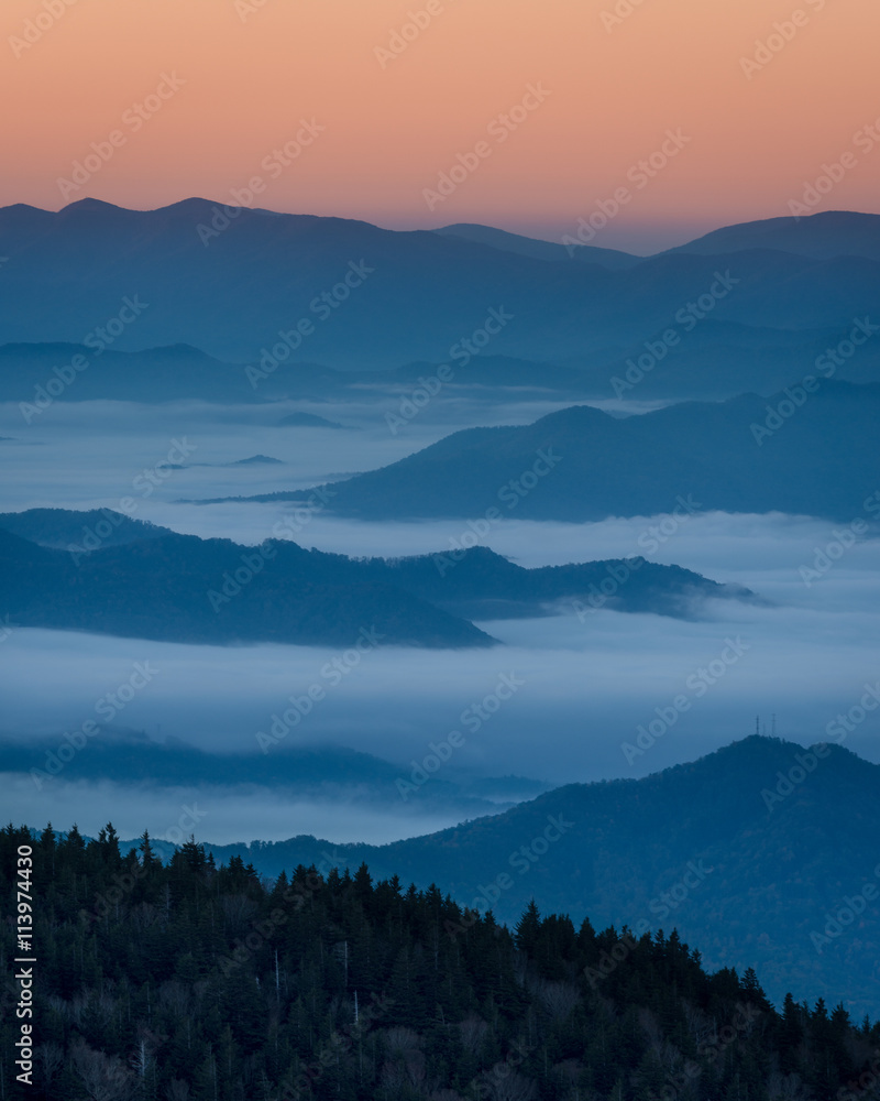 Smokies sunrSunrise from Clingmans Dome in Great Smoky Mountains National Park, Tennesseeise