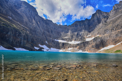Fototapeta Naklejka Na Ścianę i Meble -   iceberg lake, Glacier national park, montana