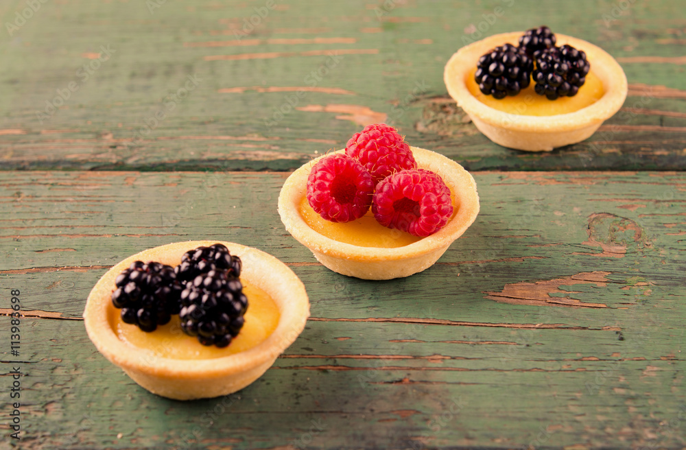 Homemade round tartlets with lemon curd, fresh blackberries and raspberries Homemade round tartlets with lemon curd, fresh blackberries and raspberries